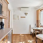 1 Bedroom Penthouse With Pool Access, Centre *