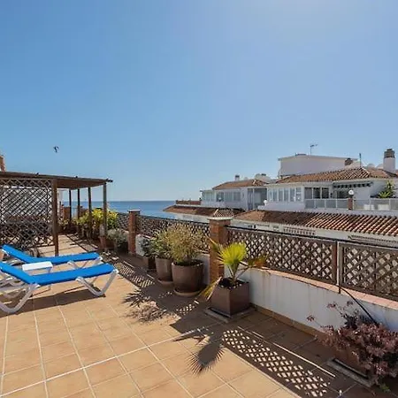 Apartment 1 Bedroom Penthouse With Pool Access, Centre *