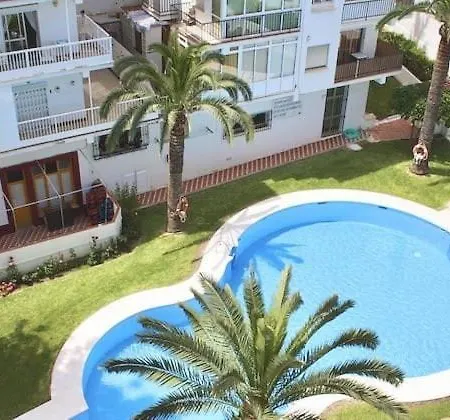 1 Bedroom Penthouse With Pool Access, Centre *