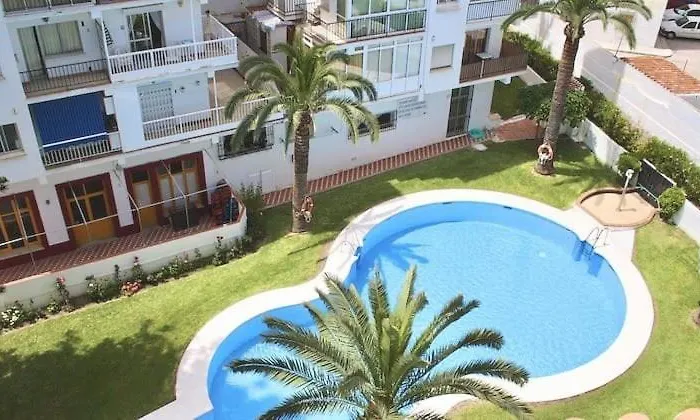 1 Bedroom Penthouse With Pool Access, Centre *