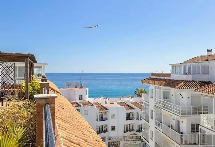 1 Bedroom Penthouse With Pool Access, Centre * Nerja